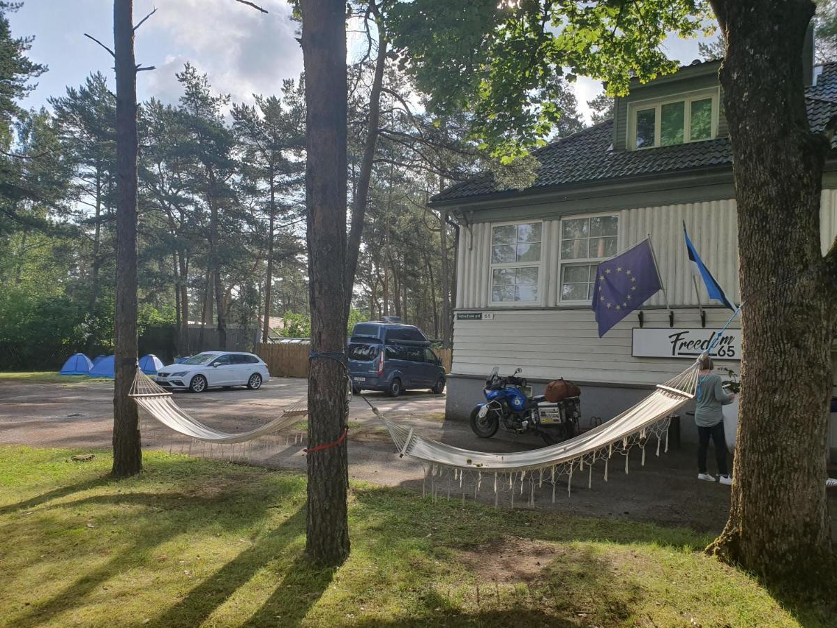 Freedom65 Hostel And Caravan Tallin Exterior foto